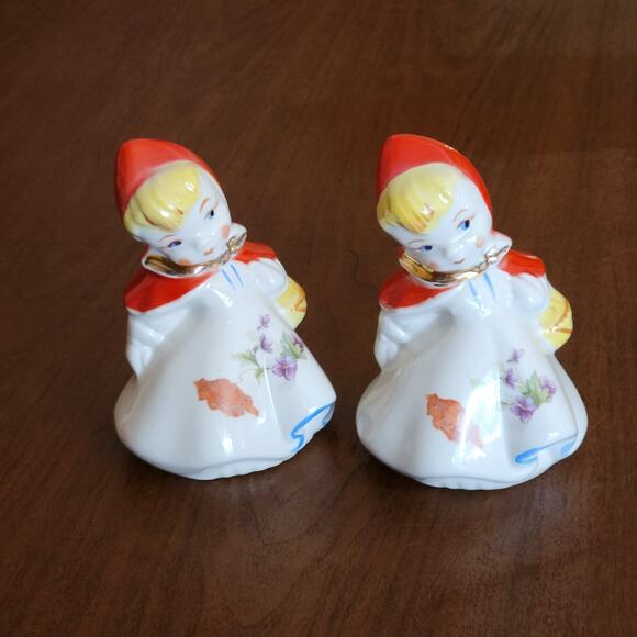 Vintage Hull Little Red Riding Hood 5 1/4" Large Salt & Pepper Ceramic Shakers - Picture 2 of 10